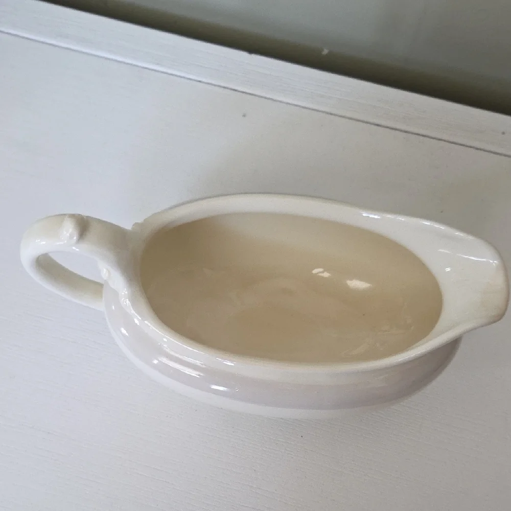 1940's Homer Laughlin Nautilus footed gravy boat or creamer featuring a floral